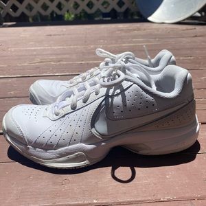 Nike Court MO4 Tennis Shoes